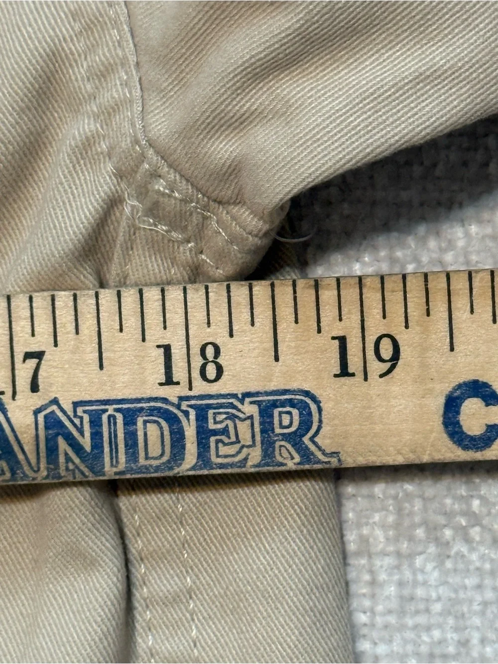 Brand new with tags, this official Ford Bronco utility chore jacket is a standou